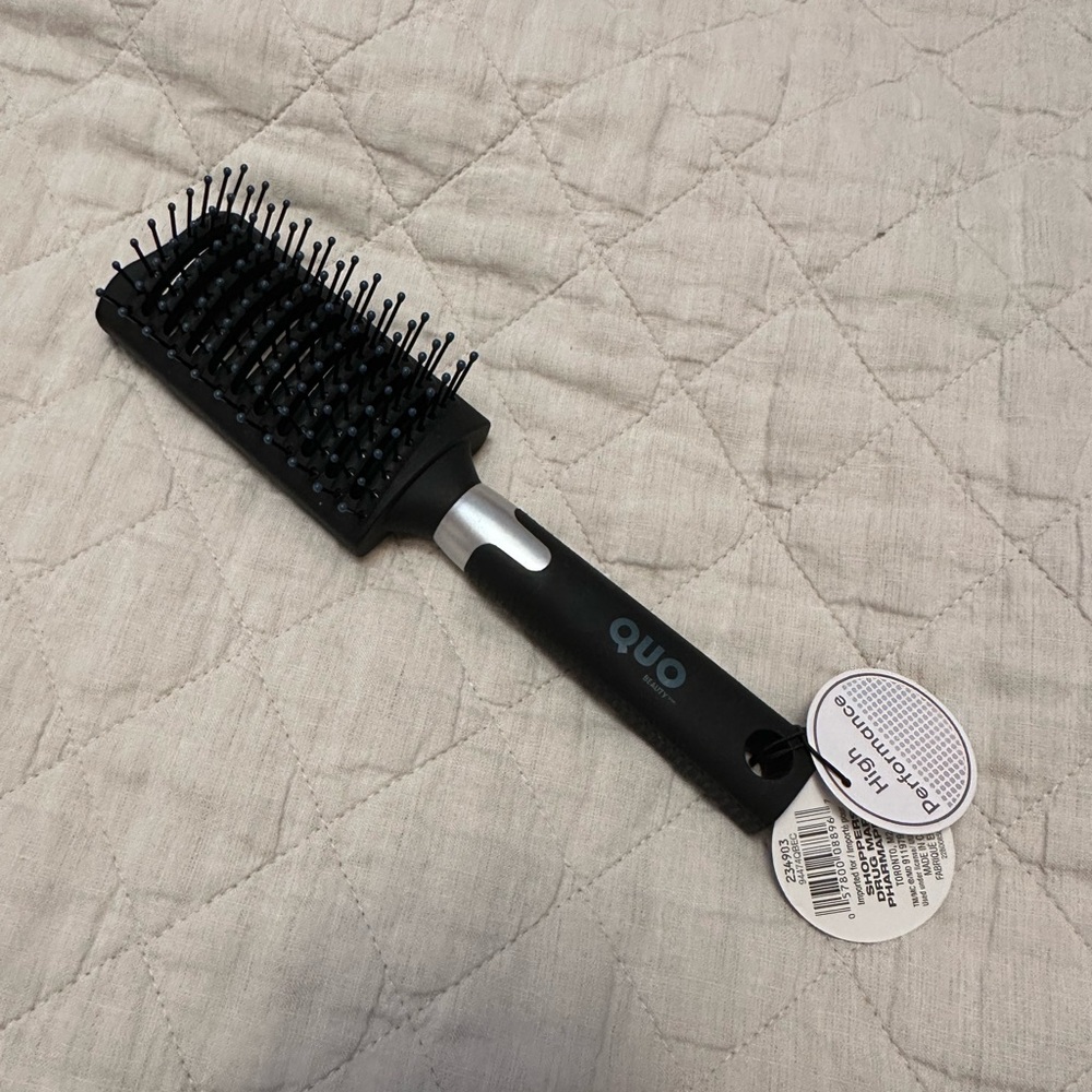 Quo High Performance Vent Brush - Titanium Collection - Hair Brush - Comb
